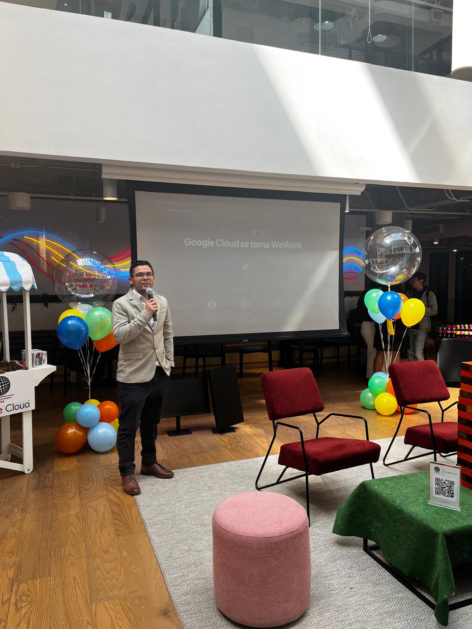 Presentación de AlianzaCIM durante una experiencia en WeWork